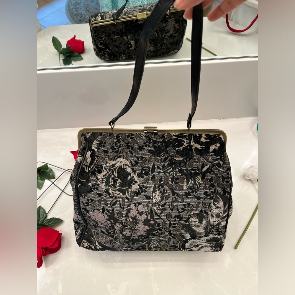 Beautiful women's purse with high quality.